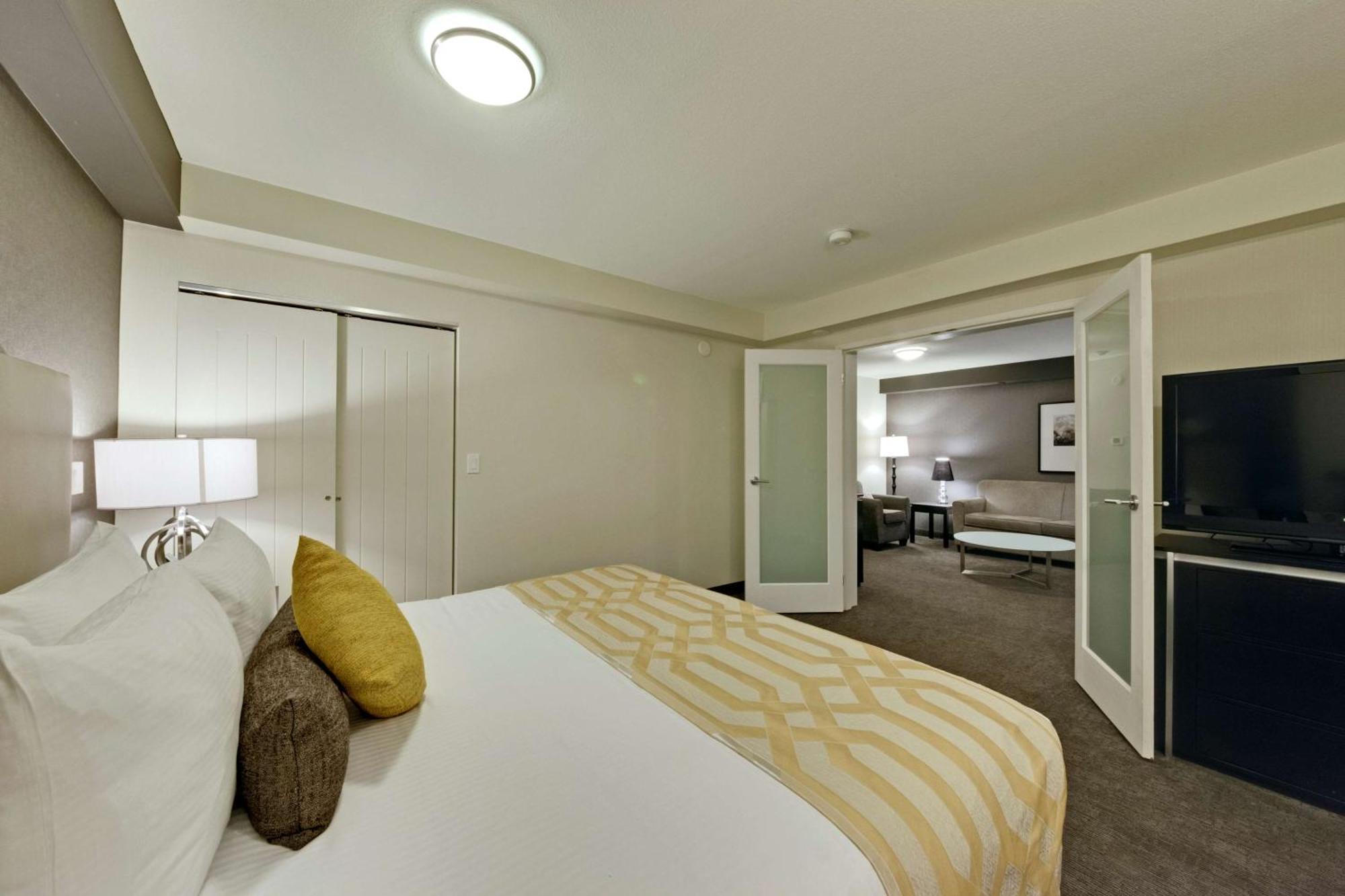 เดอะ โคสต์ แคมลูปส์ โฮเต็ล แอนด์ คอนเฟอเรนซ์ เซ็นเตอร์ Hotel ภายนอก รูปภาพ