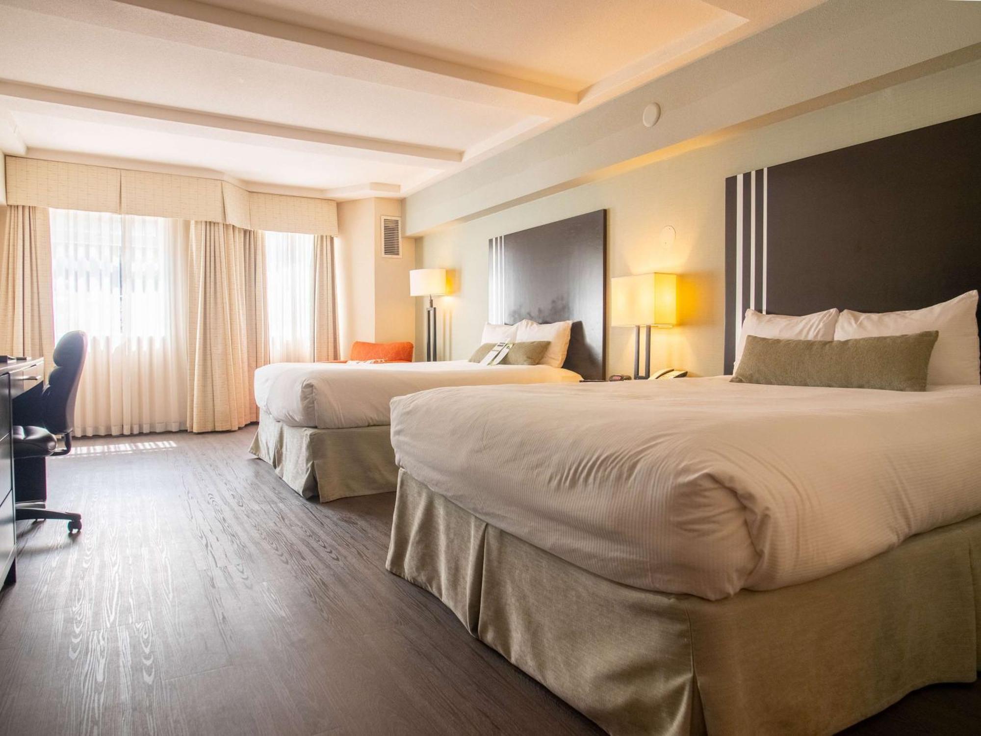 เดอะ โคสต์ แคมลูปส์ โฮเต็ล แอนด์ คอนเฟอเรนซ์ เซ็นเตอร์ Hotel ภายนอก รูปภาพ
