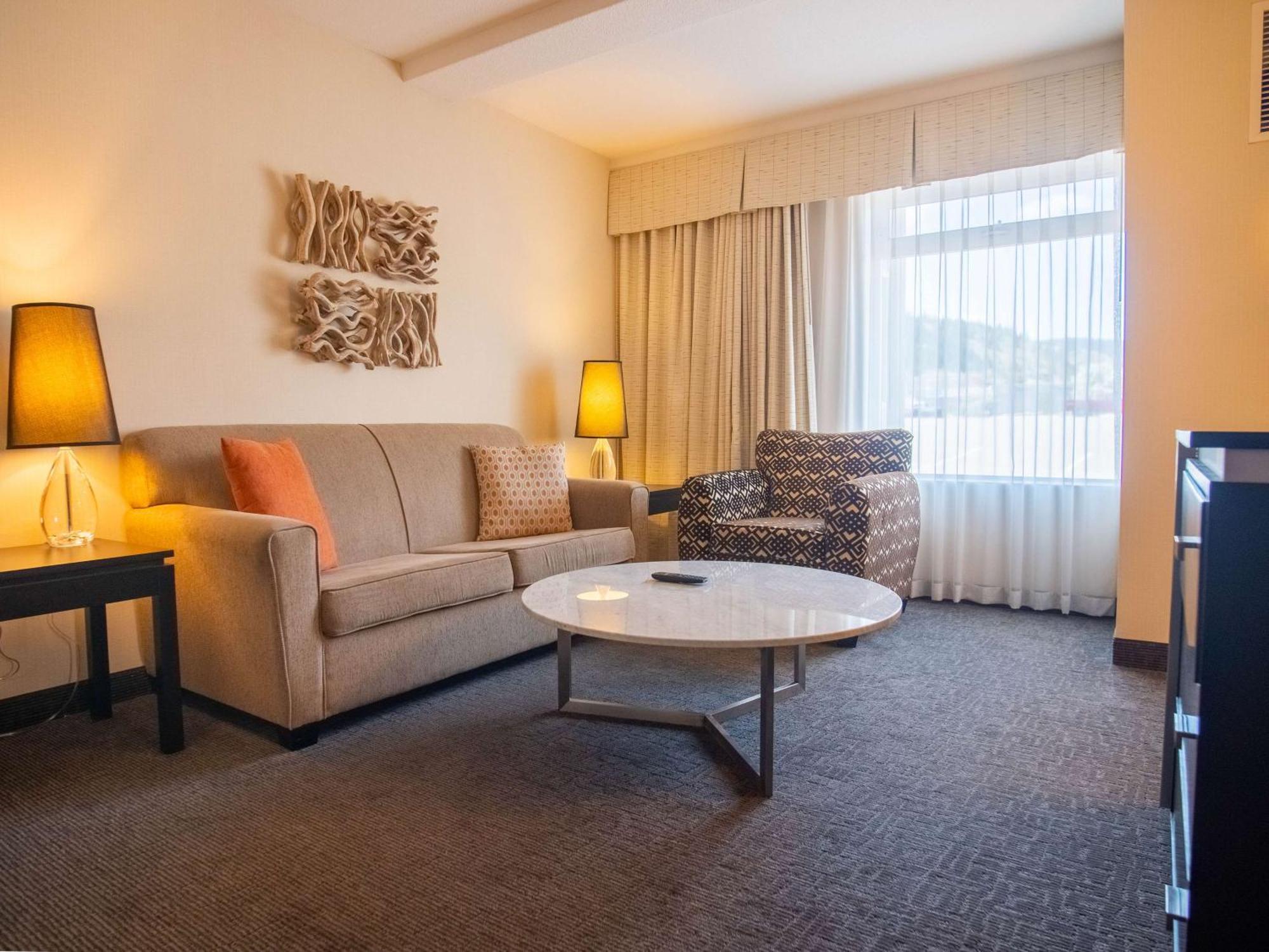 เดอะ โคสต์ แคมลูปส์ โฮเต็ล แอนด์ คอนเฟอเรนซ์ เซ็นเตอร์ Hotel ภายนอก รูปภาพ
